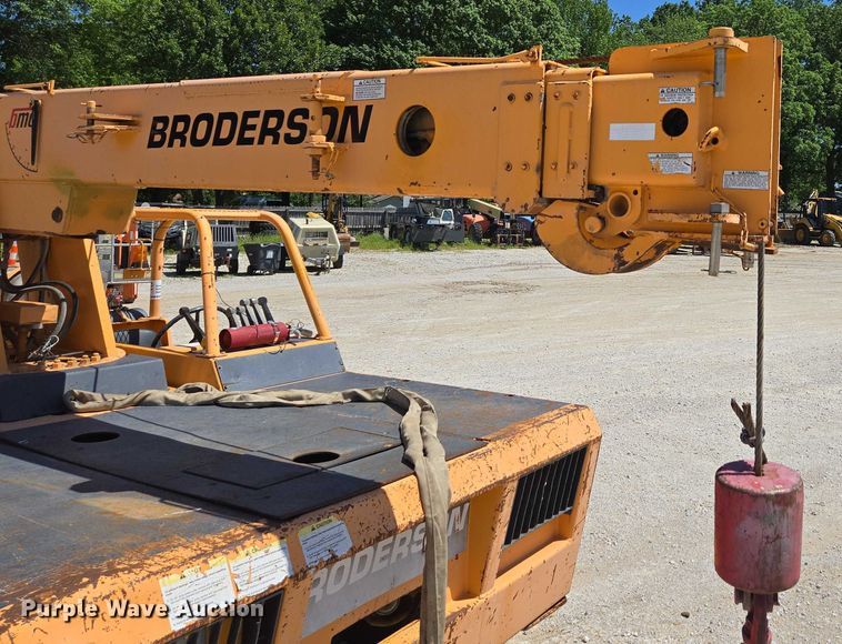image for item ED2000 1994 Broderson IC-80-2D crane