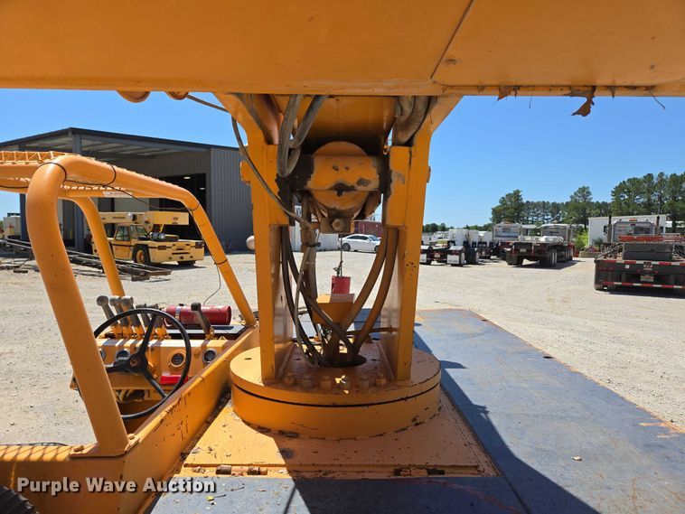 image for item ED2000 1994 Broderson IC-80-2D crane