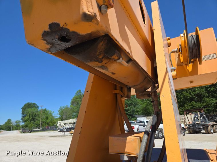 image for item ED2000 1994 Broderson IC-80-2D crane