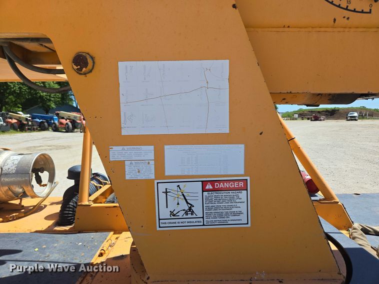 image for item ED2000 1994 Broderson IC-80-2D crane