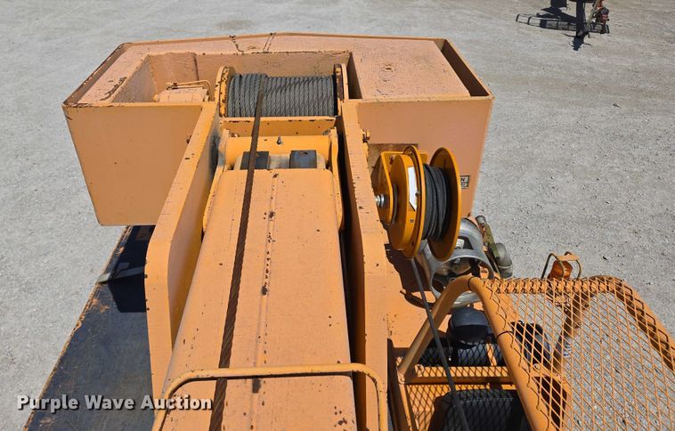 image for item ED2000 1994 Broderson IC-80-2D crane