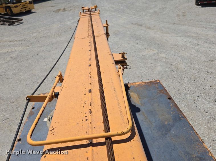 image for item ED2000 1994 Broderson IC-80-2D crane