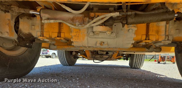 image for item ED2000 1994 Broderson IC-80-2D crane