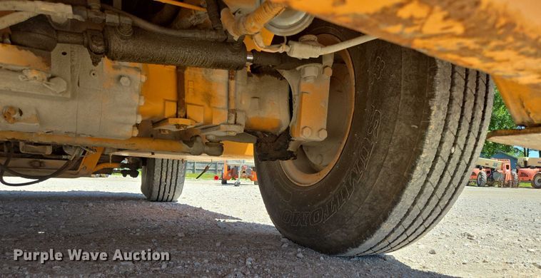 image for item ED2000 1994 Broderson IC-80-2D crane