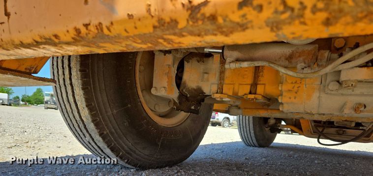 image for item ED2000 1994 Broderson IC-80-2D crane