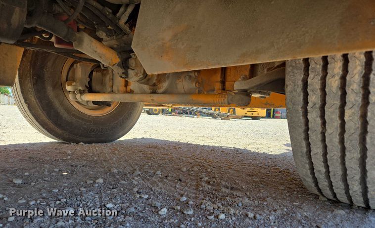 image for item ED2000 1994 Broderson IC-80-2D crane