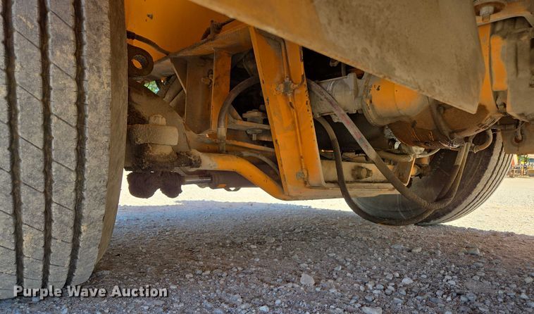 image for item ED2000 1994 Broderson IC-80-2D crane