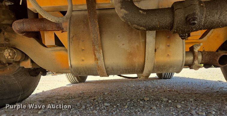 image for item ED2000 1994 Broderson IC-80-2D crane