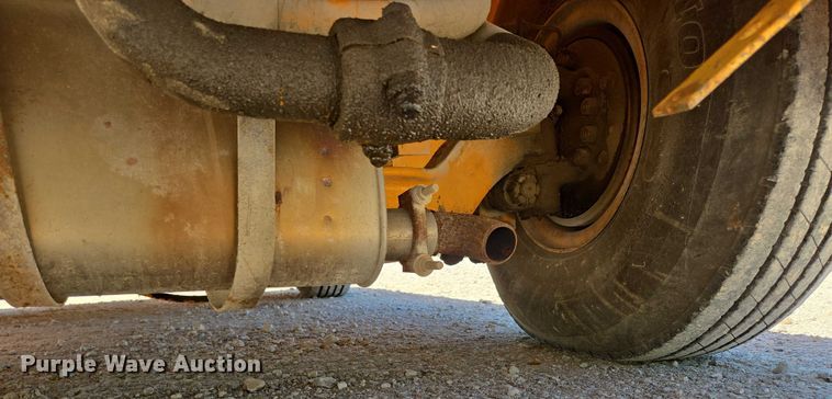 image for item ED2000 1994 Broderson IC-80-2D crane