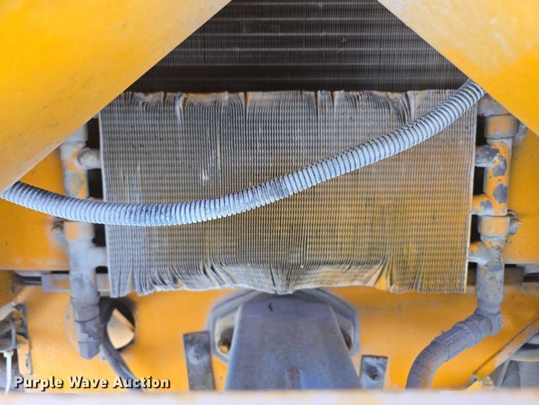 image for item ED2000 1994 Broderson IC-80-2D crane