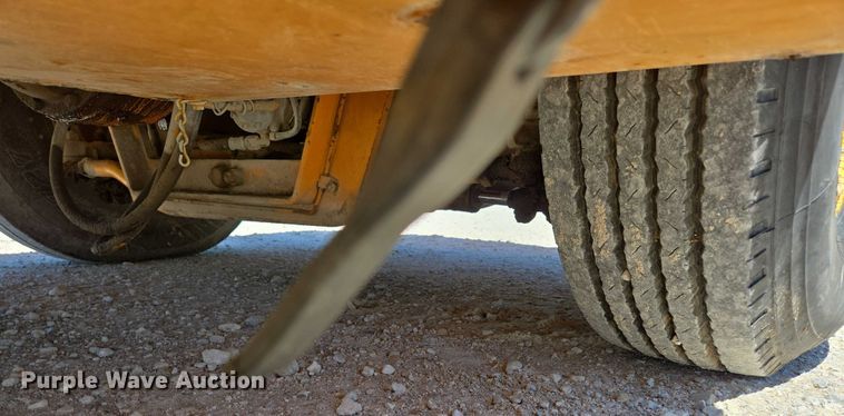 image for item ED2000 1994 Broderson IC-80-2D crane