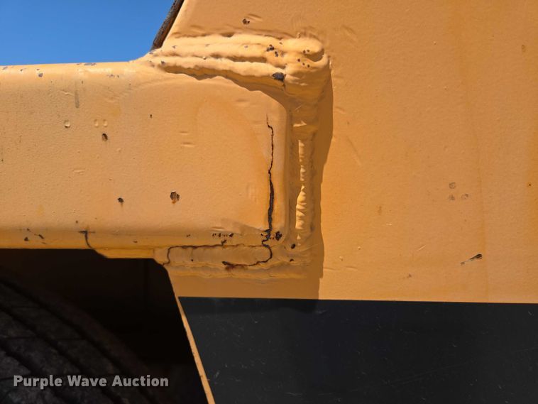 image for item ED2000 1994 Broderson IC-80-2D crane