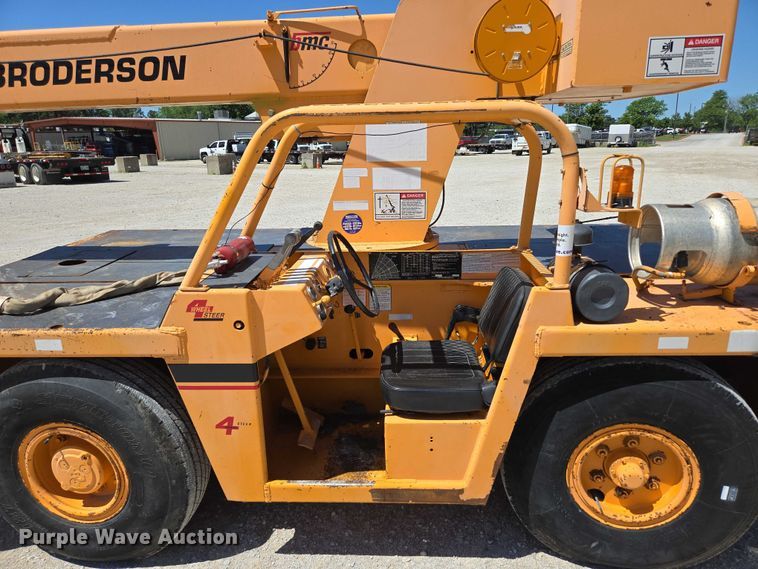 image for item ED2000 1994 Broderson IC-80-2D crane