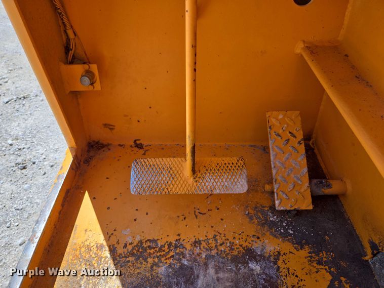 image for item ED2000 1994 Broderson IC-80-2D crane