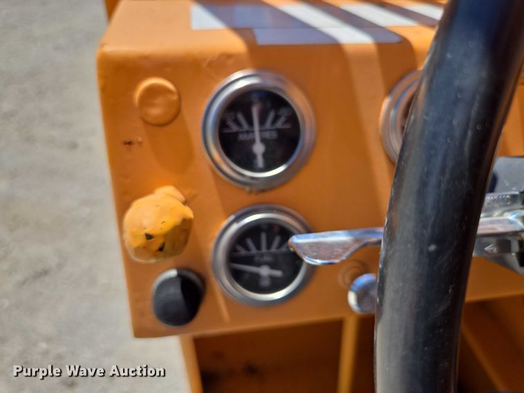 image for item ED2000 1994 Broderson IC-80-2D crane