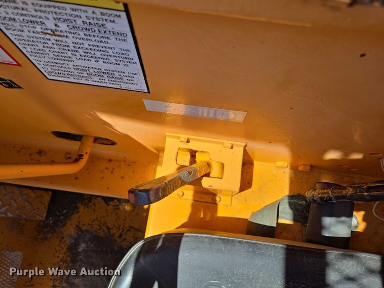 image for item ED2000 1994 Broderson IC-80-2D crane