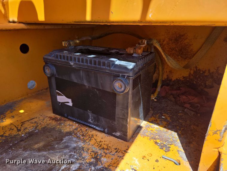 image for item ED2000 1994 Broderson IC-80-2D crane