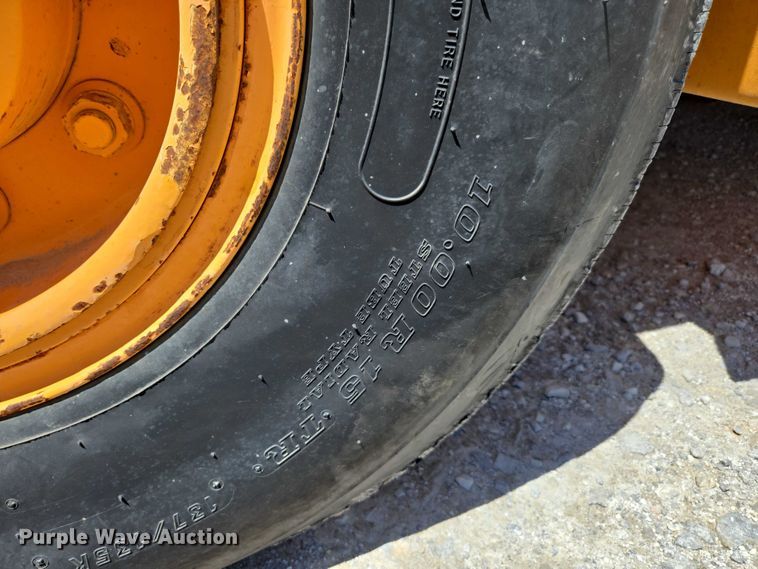 image for item ED2000 1994 Broderson IC-80-2D crane