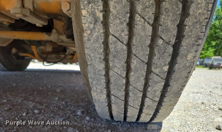 image for item ED2000 1994 Broderson IC-80-2D crane