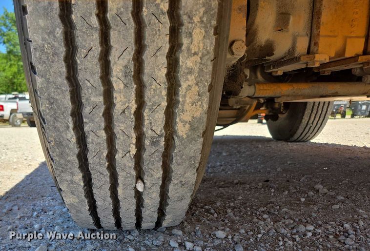 image for item ED2000 1994 Broderson IC-80-2D crane