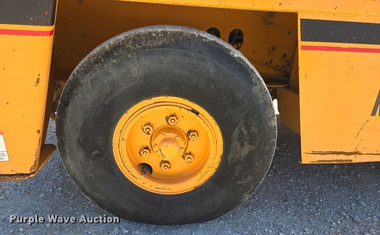 image for item ED2000 1994 Broderson IC-80-2D crane