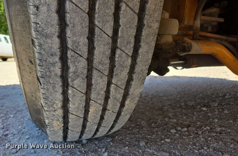 image for item ED2000 1994 Broderson IC-80-2D crane