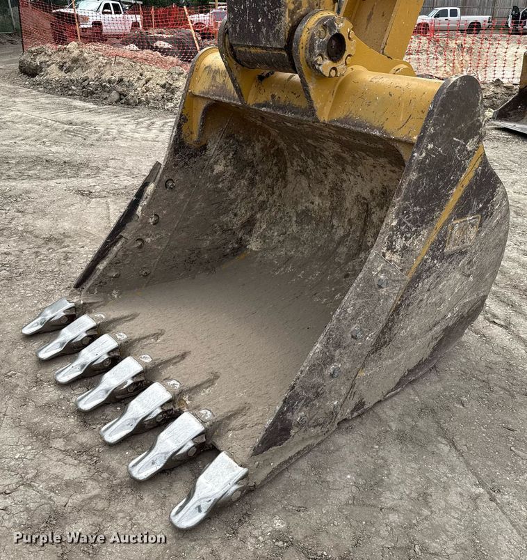 image for item ED5636 2023 Caterpillar 330GC excavator