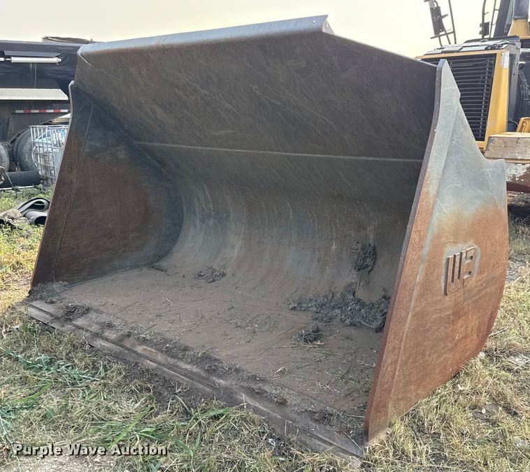 image for item ED5637 WB Case 821G wheel loader bucket