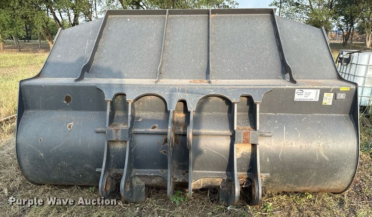 image for item ED5637 WB Case 821G wheel loader bucket