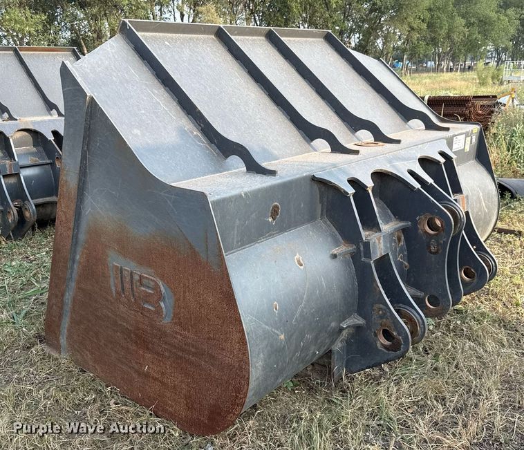 image for item ED5637 WB Case 821G wheel loader bucket