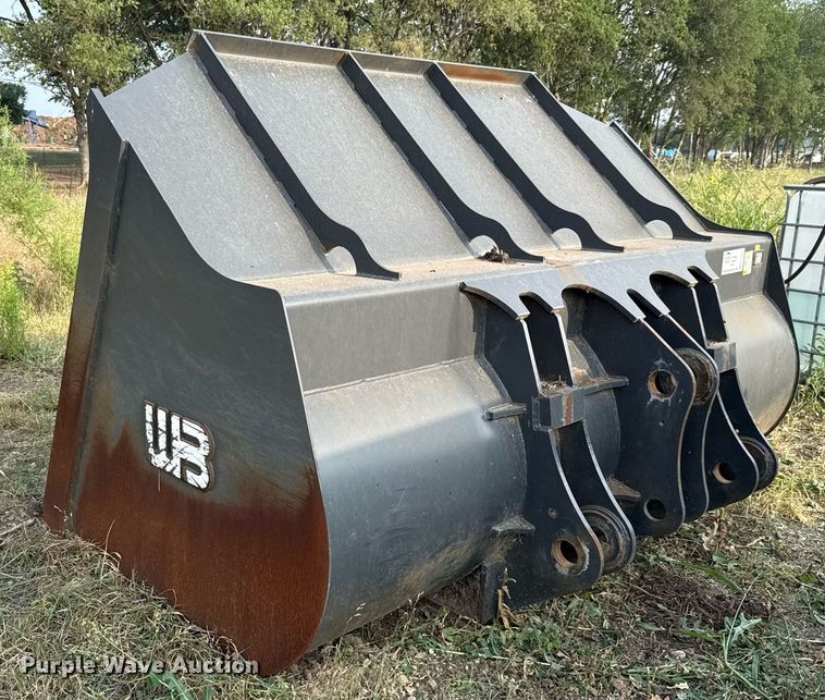 image for item ED5638 WB Case 821G wheel loader bucket