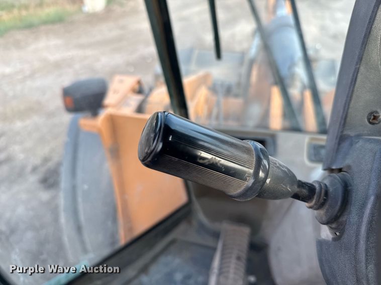 image for item ED5640 2016 Case 821F wheel loader