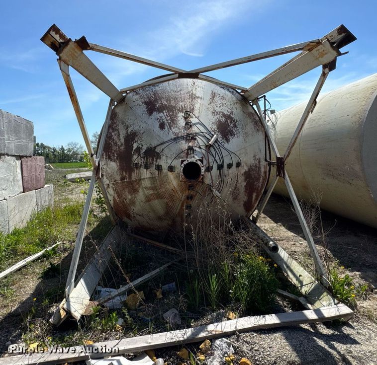 image for item EF1993 Concrete silo