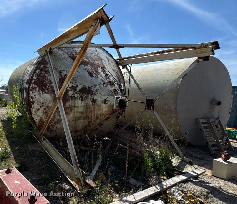 image for item EF1993 Concrete silo