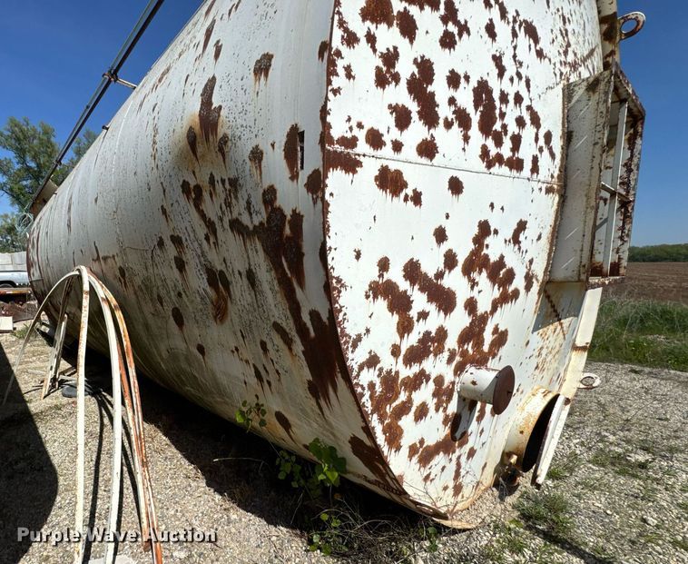 image for item EF1993 Concrete silo