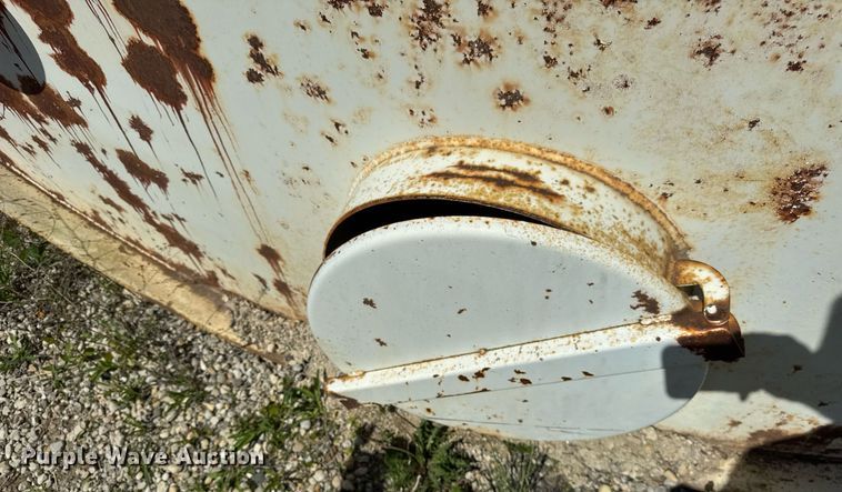 image for item EF1993 Concrete silo