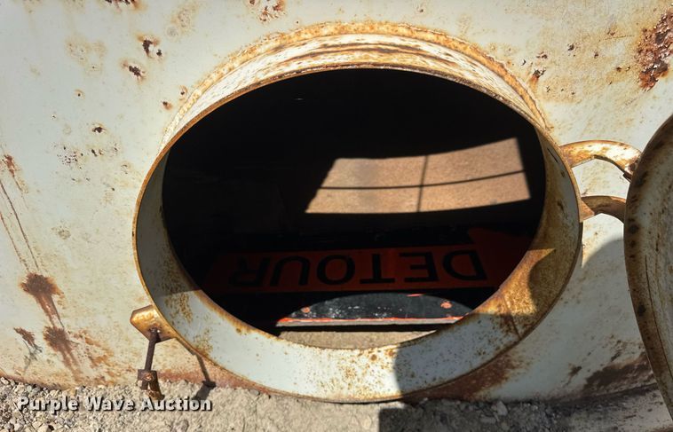 image for item EF1993 Concrete silo