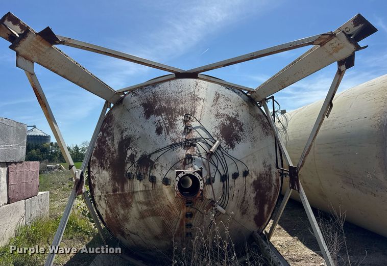 image for item EF1993 Concrete silo