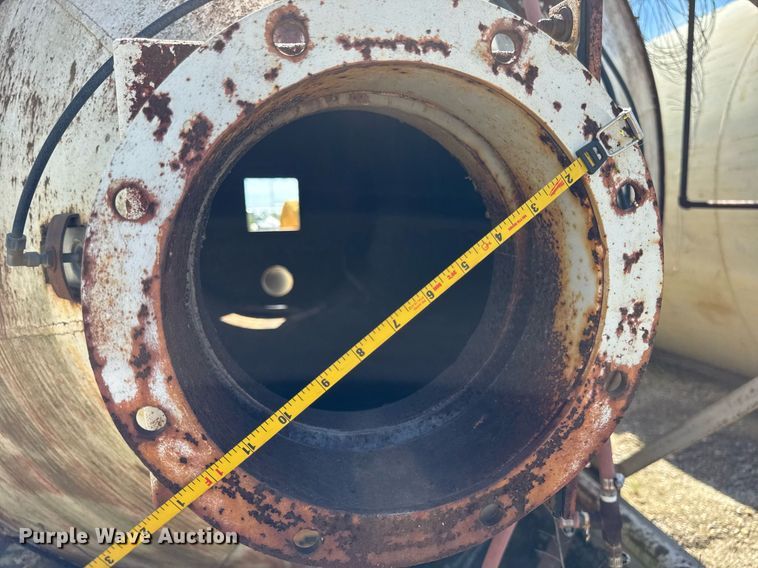 image for item EF1993 Concrete silo