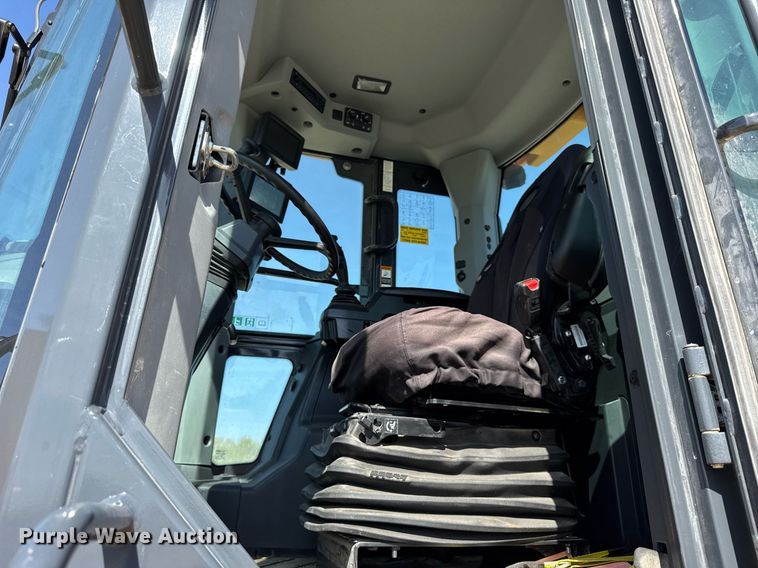 image for item EF1994 2023 John Deere 524P wheel loader