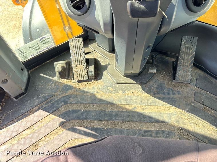 image for item EF1994 2023 John Deere 524P wheel loader