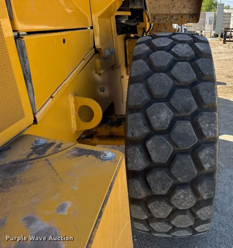 image for item EF1994 2023 John Deere 524P wheel loader