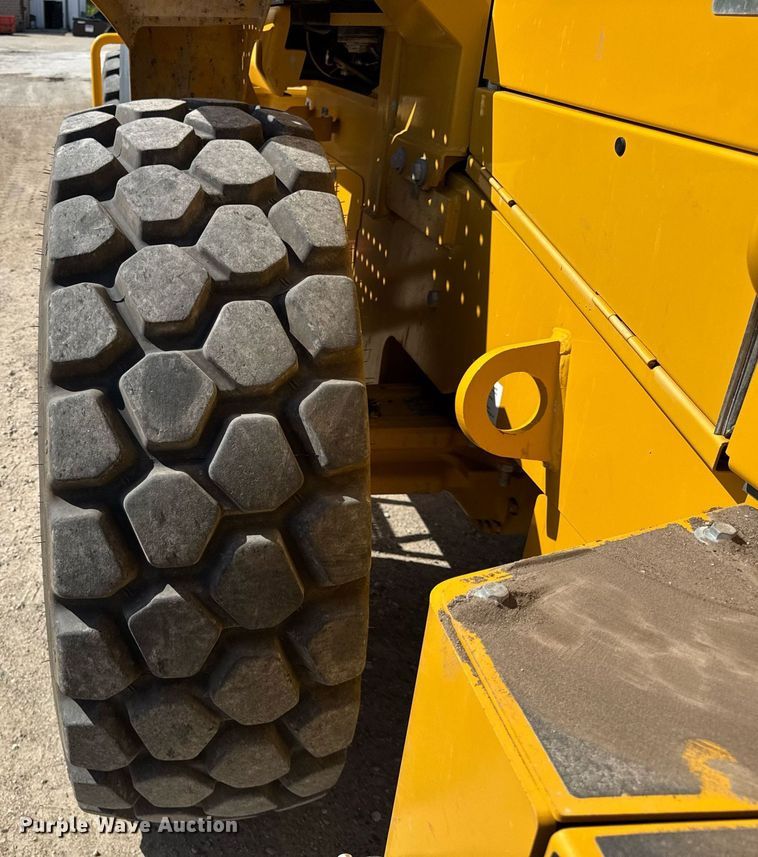 image for item EF1994 2023 John Deere 524P wheel loader