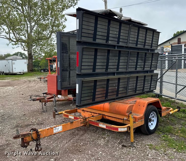 image for item EF2041 2001 Addco DH1000 arrow board trailer