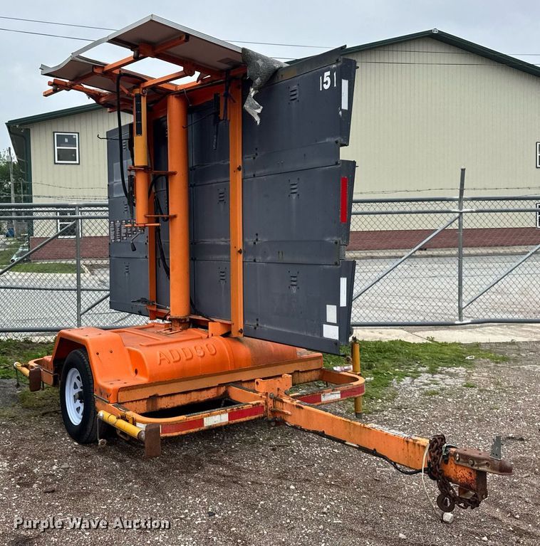 image for item EF2041 2001 Addco DH1000 arrow board trailer