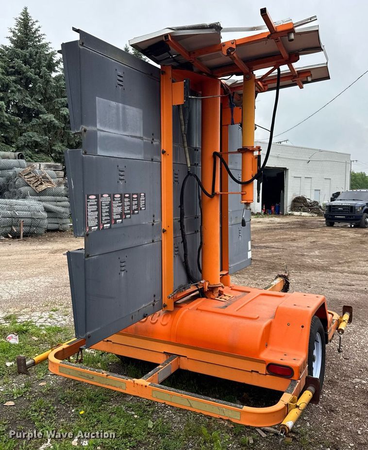 image for item EF2041 2001 Addco DH1000 arrow board trailer