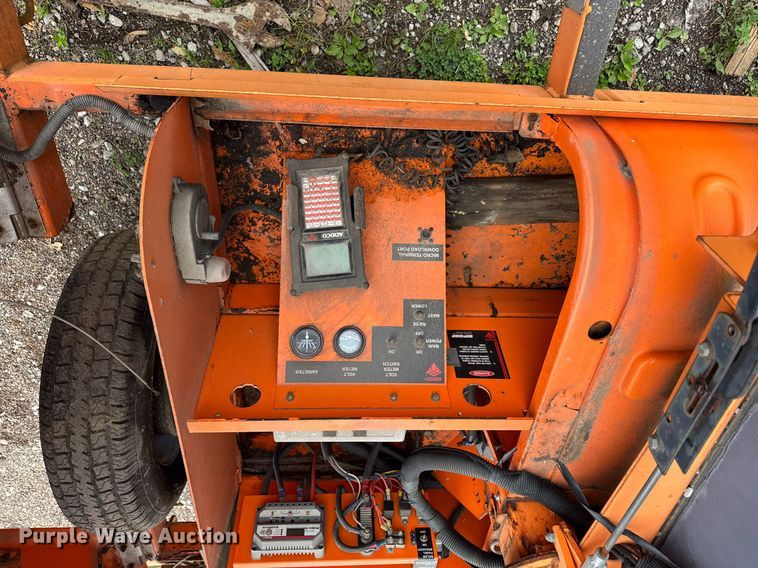 image for item EF2041 2001 Addco DH1000 arrow board trailer