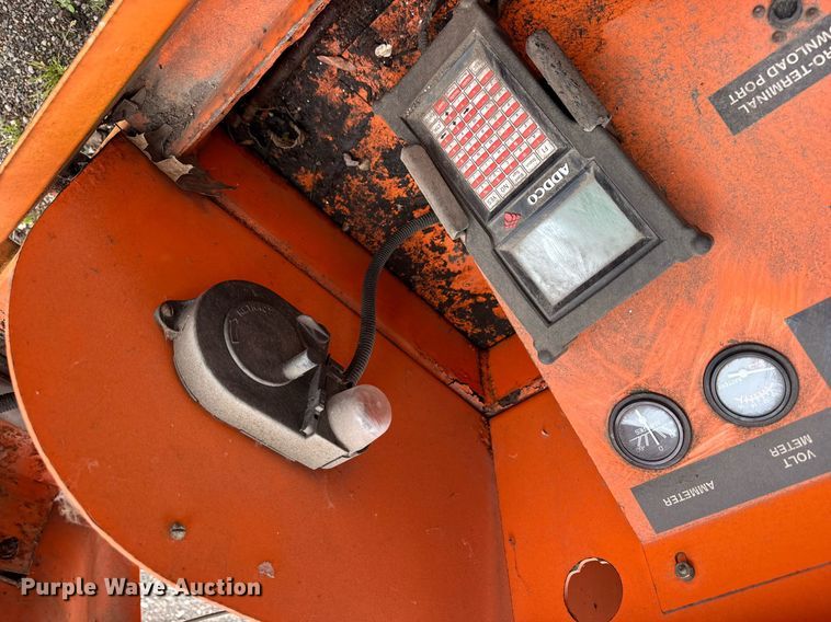 image for item EF2041 2001 Addco DH1000 arrow board trailer