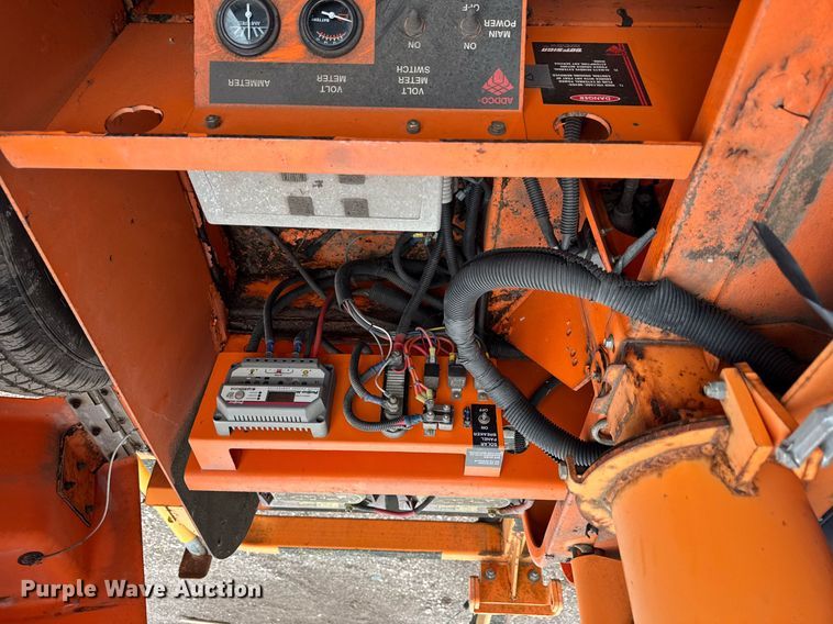 image for item EF2041 2001 Addco DH1000 arrow board trailer