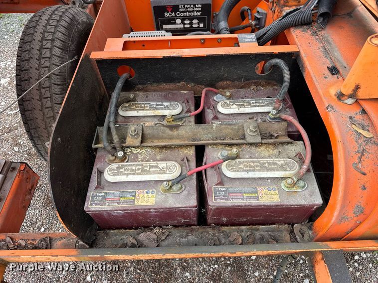 image for item EF2041 2001 Addco DH1000 arrow board trailer